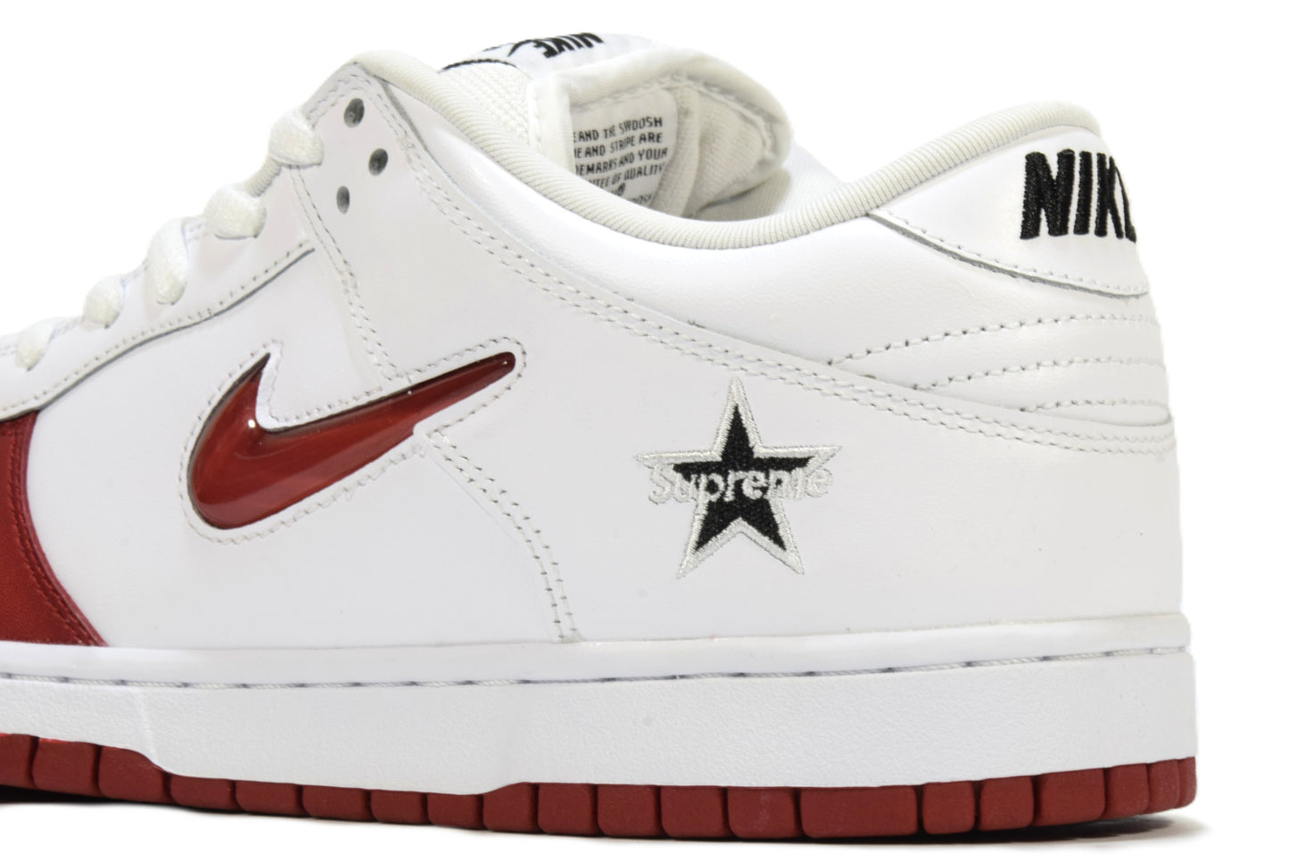 "SUPREME JEWEL RED" SB DUNK LOW PRO OG QS