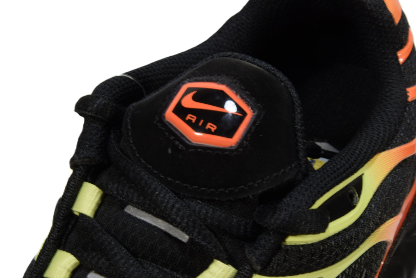 "BLACK HYPER CRIMSON"AIR MAX PLUS