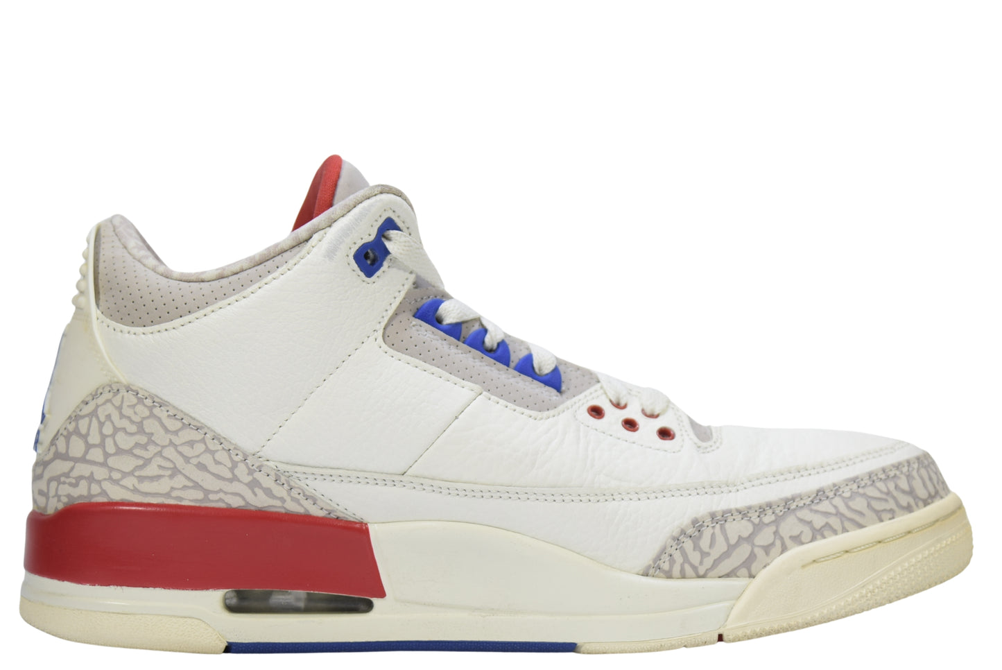 "INTERNATIONAL FLIGHT"AIR JORDAN 3 RETRO