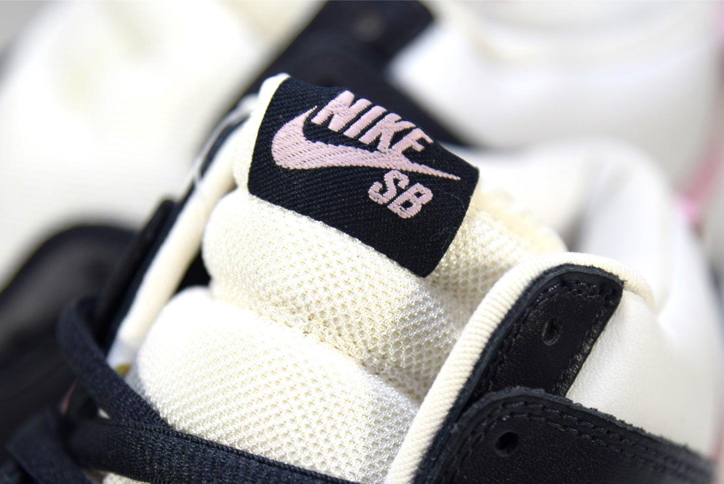 "DARK OBSIDIAN SHY PINK"DUNK HIGH PRO SB