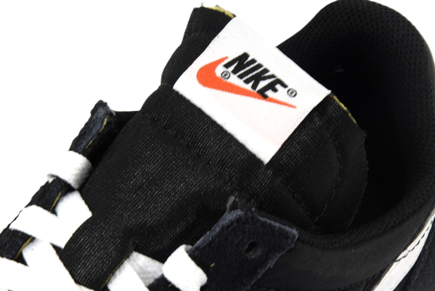 "BLACK WHITE"AIR TAILWIND 79