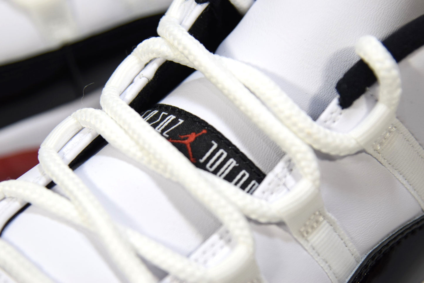 "CONCORD BRED"AIR JORDAN 11 RETRO LOW