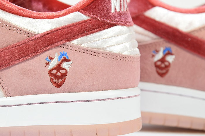 "STRANGE LOVE"SB DUNK LOW PRO QS