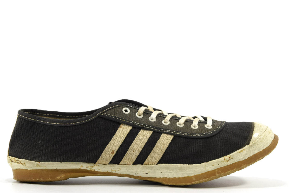 CHUCK TAYLOR TRACK STAR