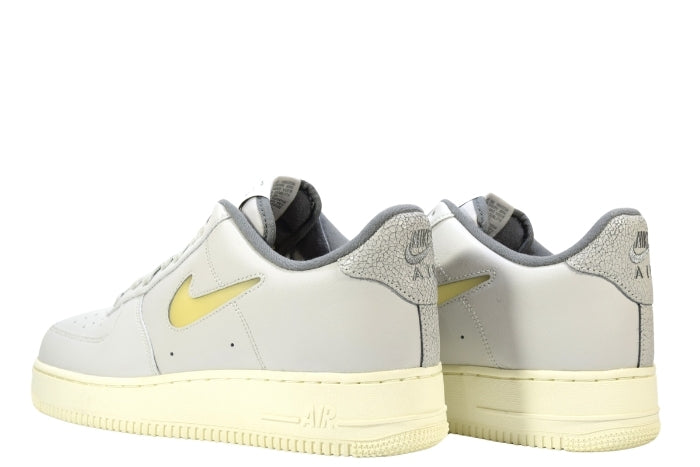 "LIGHT BONE AND COCONUT MILK"AIR FORCE 1 LOW 07 LX