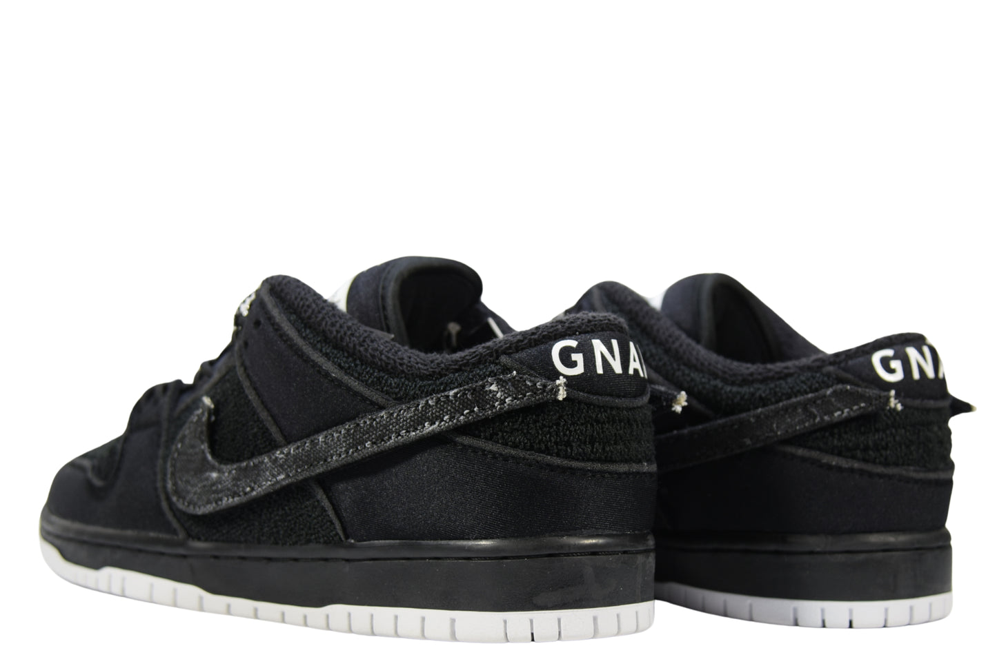 "GNARHUNTERS"SB DUNK LOW PRO QS