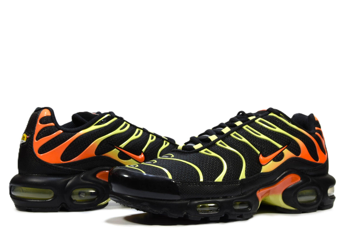 "BLACK HYPER CRIMSON"AIR MAX PLUS