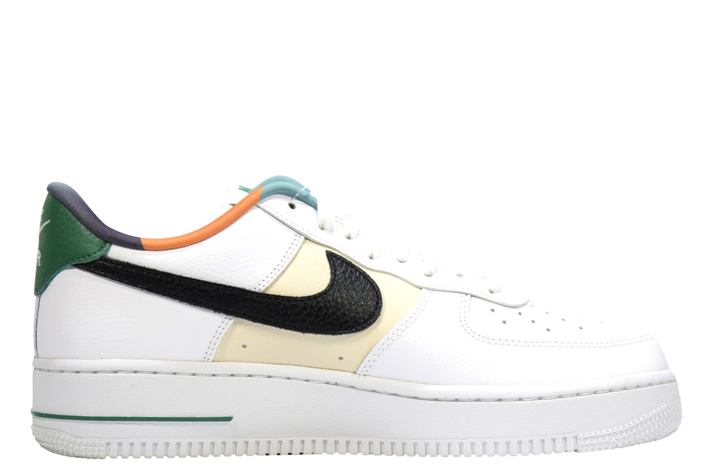 "WHITE AND MALACJITE"AIR FORCE 1 LOW 07 LV8 EMB