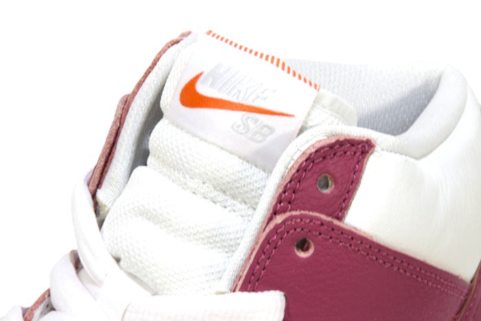 "SWEET BEET"SB DUNK HIGH PRO ISO