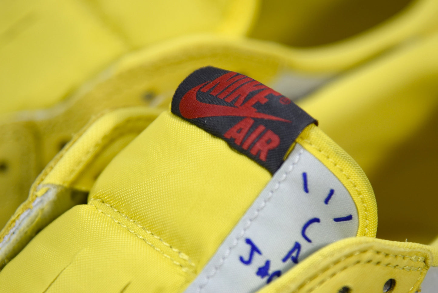 "TRAVIS SCOTT CANARY"WMNS AIR JORDAN 1 RETRO LOW OG SP