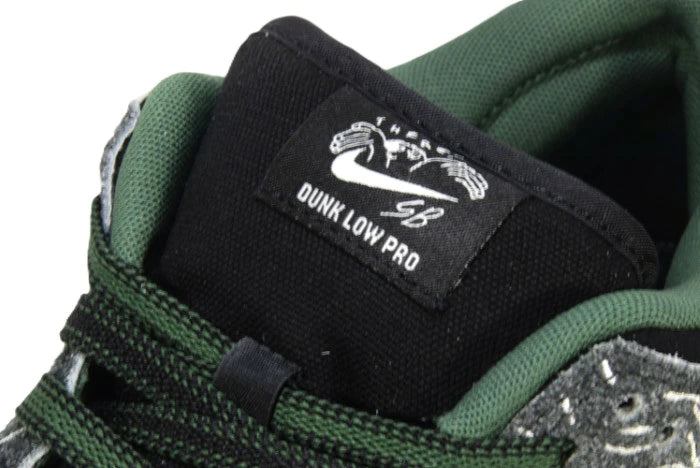 "THERE SKATEBOARDS"SB DUNK LOW QS